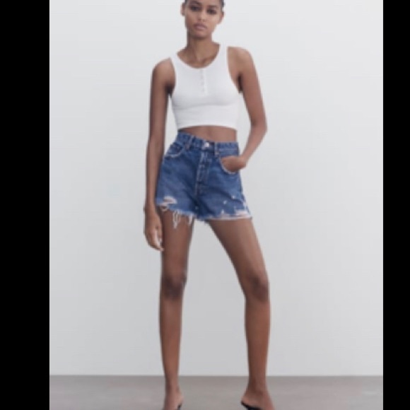 Zara high waisted frayed shorts ! - Picture 3 of 3